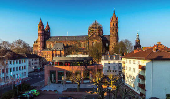 HOTEL RESTAURANT CAFÉ ZUM WEISSEN LAMM Oberzent