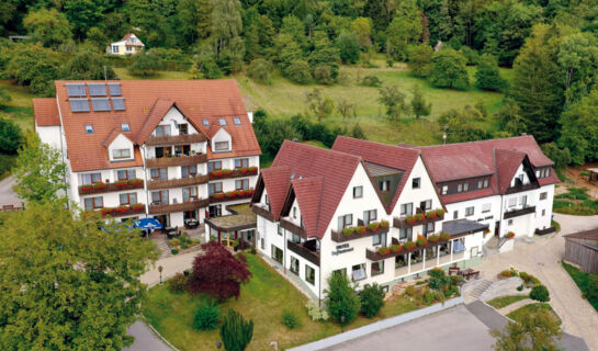 LANDIDYLL HOTEL ZUM ALTEN SCHLOß Kirchensittenbach