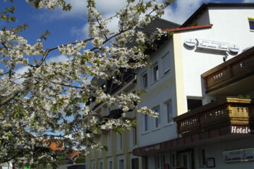 HOTEL RESTAURANT CAFÉ ZUM WEISSEN LAMM Oberzent